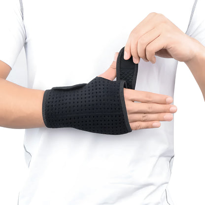 Men's neoprene and aluminium plywood fixed support glove for left hand on a basketball court.