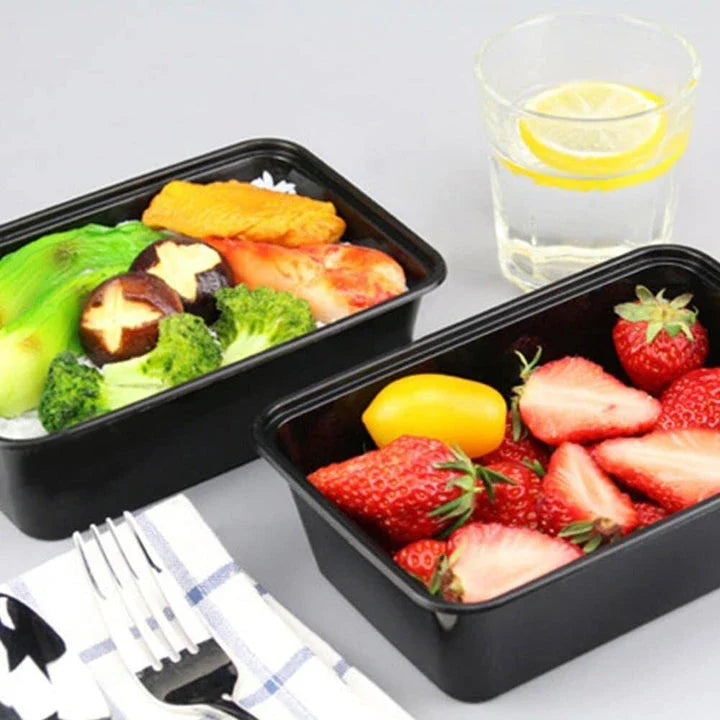 Disposable plastic containers with lids, perfect for meal prep, leftovers storage, and parties
