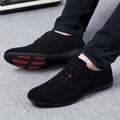 Breathable solid color men's casual shoes with a sleek and minimalist design for versatile wear.