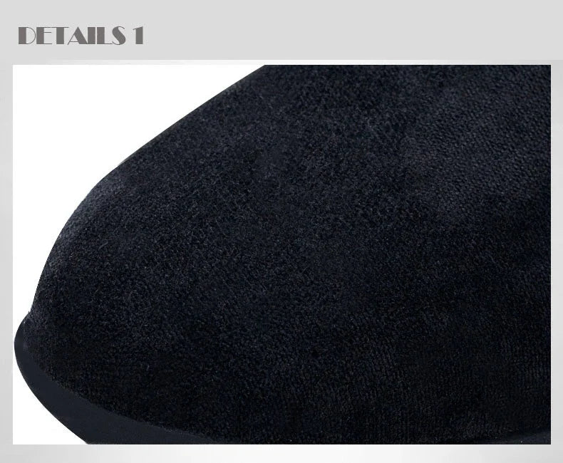 Breathable solid color men's casual shoes with a sleek and minimalist design for versatile wear.