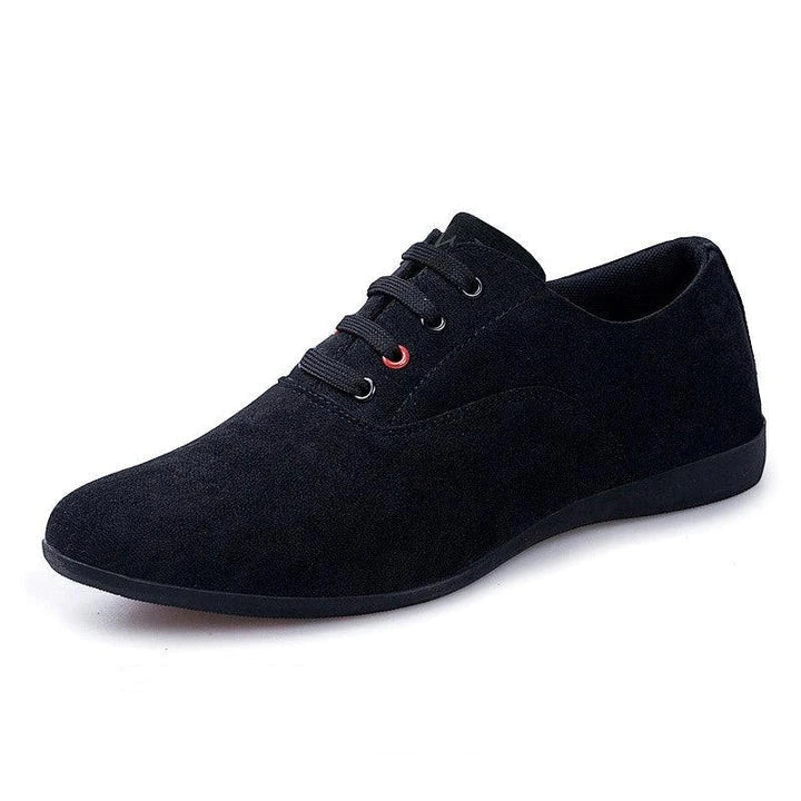 Breathable solid color men's casual shoes with a sleek and minimalist design for versatile wear.