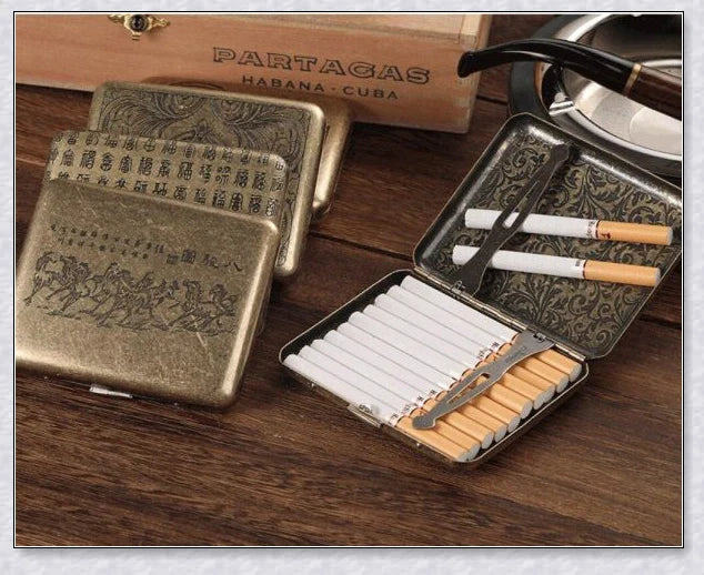 Retro pure copper hand-carved cigarette case for 20 cigarettes, featuring a vintage-inspired design and automatic pop-open lid.