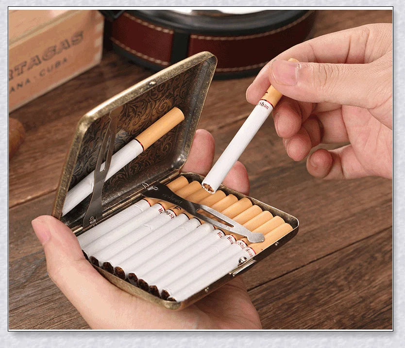 Retro pure copper hand-carved cigarette case for 20 cigarettes, featuring a vintage-inspired design and automatic pop-open lid.