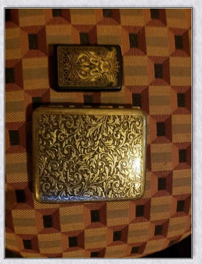 Retro pure copper hand-carved cigarette case for 20 cigarettes, featuring a vintage-inspired design and automatic pop-open lid.