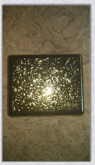 Retro pure copper hand-carved cigarette case for 20 cigarettes, featuring a vintage-inspired design and automatic pop-open lid.