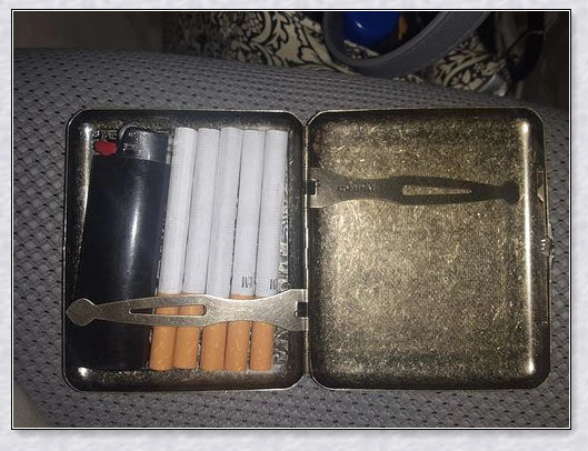 Retro pure copper hand-carved cigarette case for 20 cigarettes, featuring a vintage-inspired design and automatic pop-open lid.