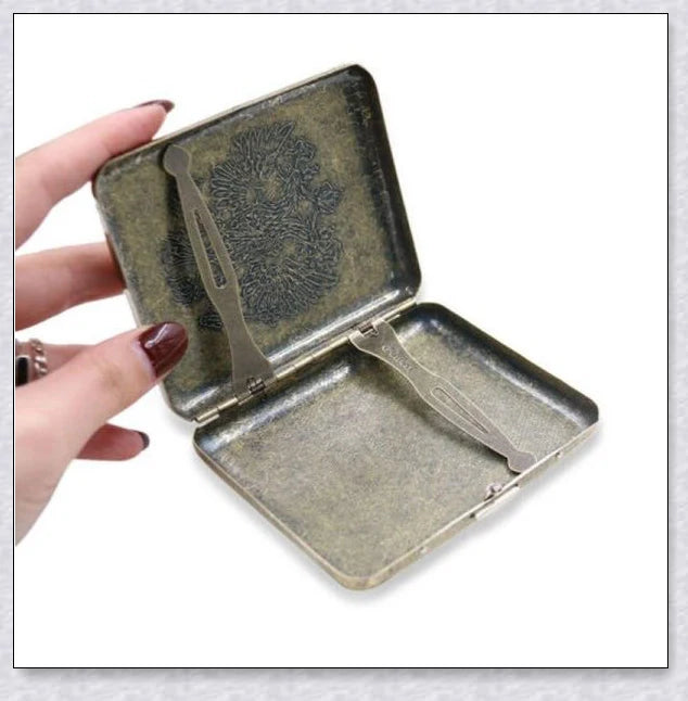 Retro pure copper hand-carved cigarette case for 20 cigarettes, featuring a vintage-inspired design and automatic pop-open lid.