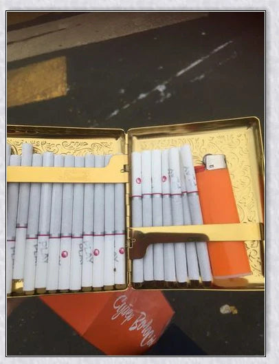 Retro pure copper hand-carved cigarette case for 20 cigarettes, featuring a vintage-inspired design and automatic pop-open lid.