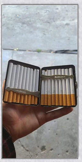 Retro pure copper hand-carved cigarette case for 20 cigarettes, featuring a vintage-inspired design and automatic pop-open lid.