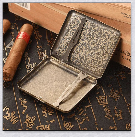 Retro pure copper hand-carved cigarette case for 20 cigarettes, featuring a vintage-inspired design and automatic pop-open lid.