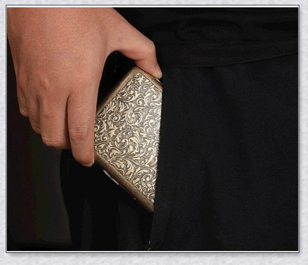 Retro pure copper hand-carved cigarette case for 20 cigarettes, featuring a vintage-inspired design and automatic pop-open lid.