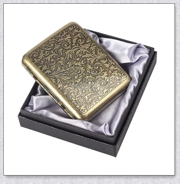 Retro pure copper hand-carved cigarette case for 20 cigarettes, featuring a vintage-inspired design and automatic pop-open lid.