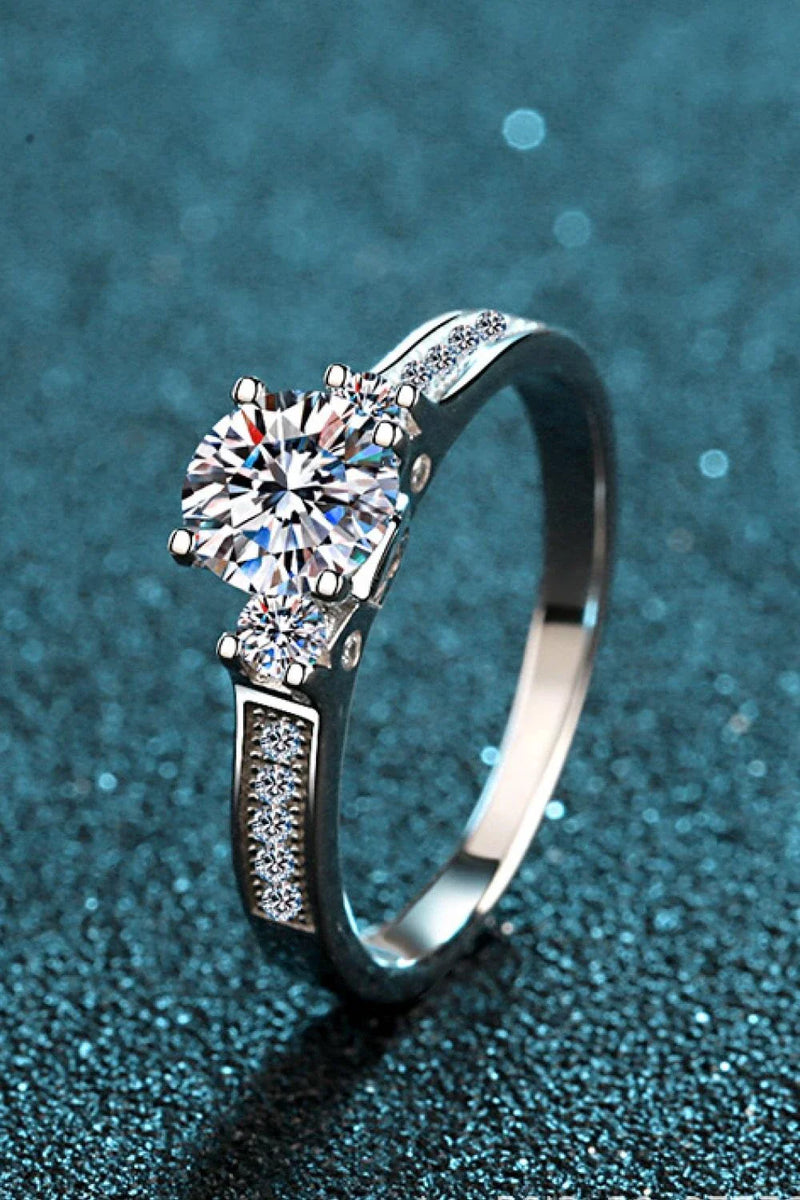 Hhomeenjoy Lucky Charm Moissanite Rhodium-Plated Ring