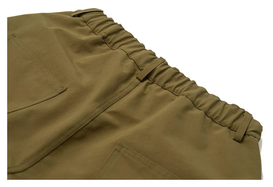 Japanese-style retro cargo shorts in khaki and black with adjustable waist and functional pockets