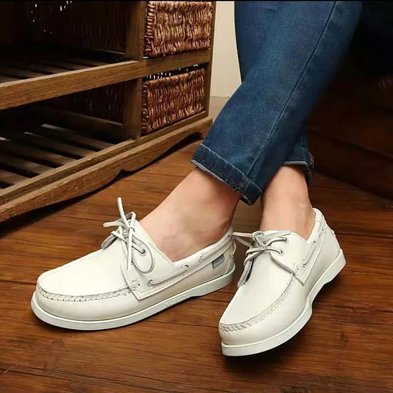 Men's solid colour casual shoes with a round toe and flat heel in British style.
