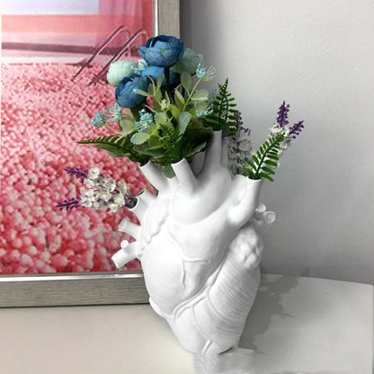 Nordic Style Heart-shaped Dry Vase for desktop decoration in various colors