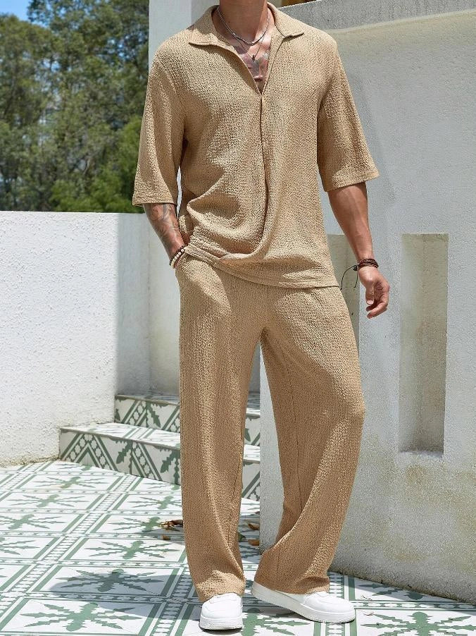 Men's summer commuter set in cotton, featuring a short-sleeve top and loose trousers, available in four colors.