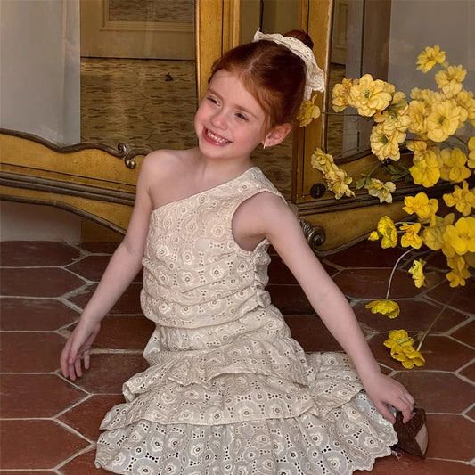 Girls' milky white cotton dress suit with floral embroidery and oblique shoulder straps for summer wear