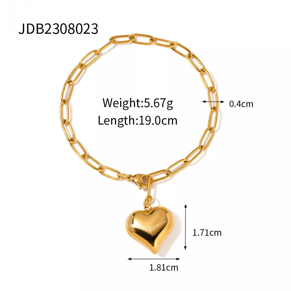 Gold plated stainless steel love heart necklace with hypo-allergenic and water-resistant features