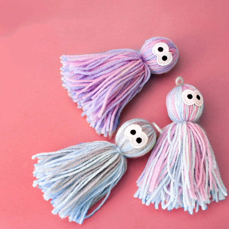 Bite-resistant wool ball cat toy with hanging cord in blue grey colour