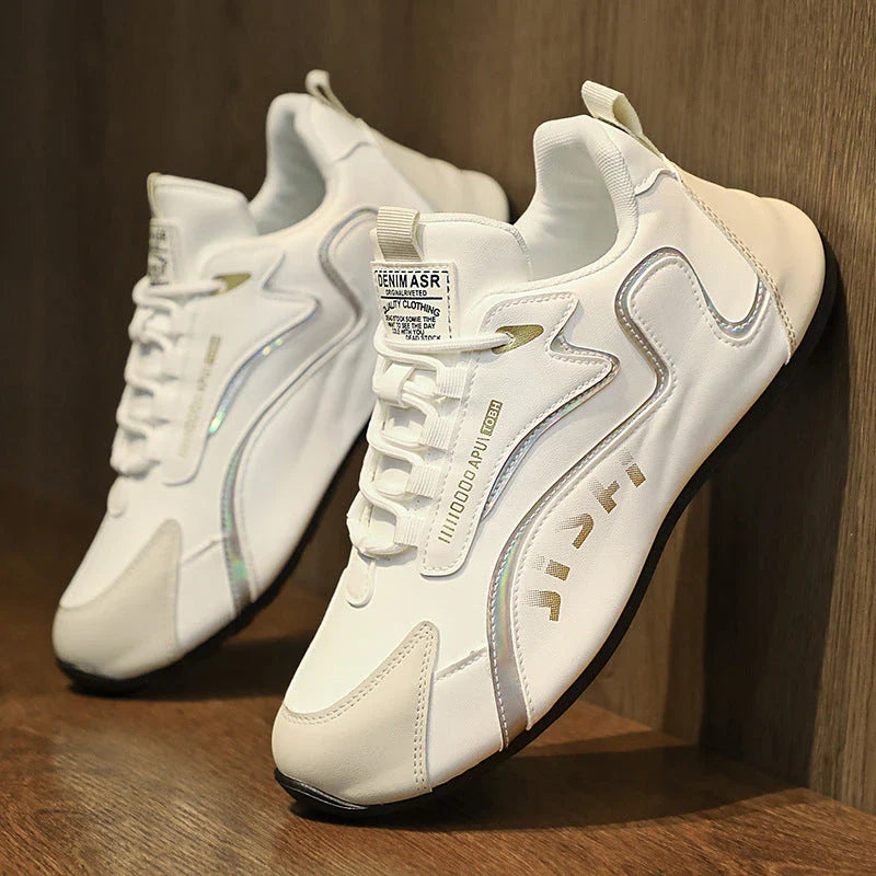 Stylish lace-up sneakers for men in colorblock design, with breathable mesh lining and lightweight, non-slip sole