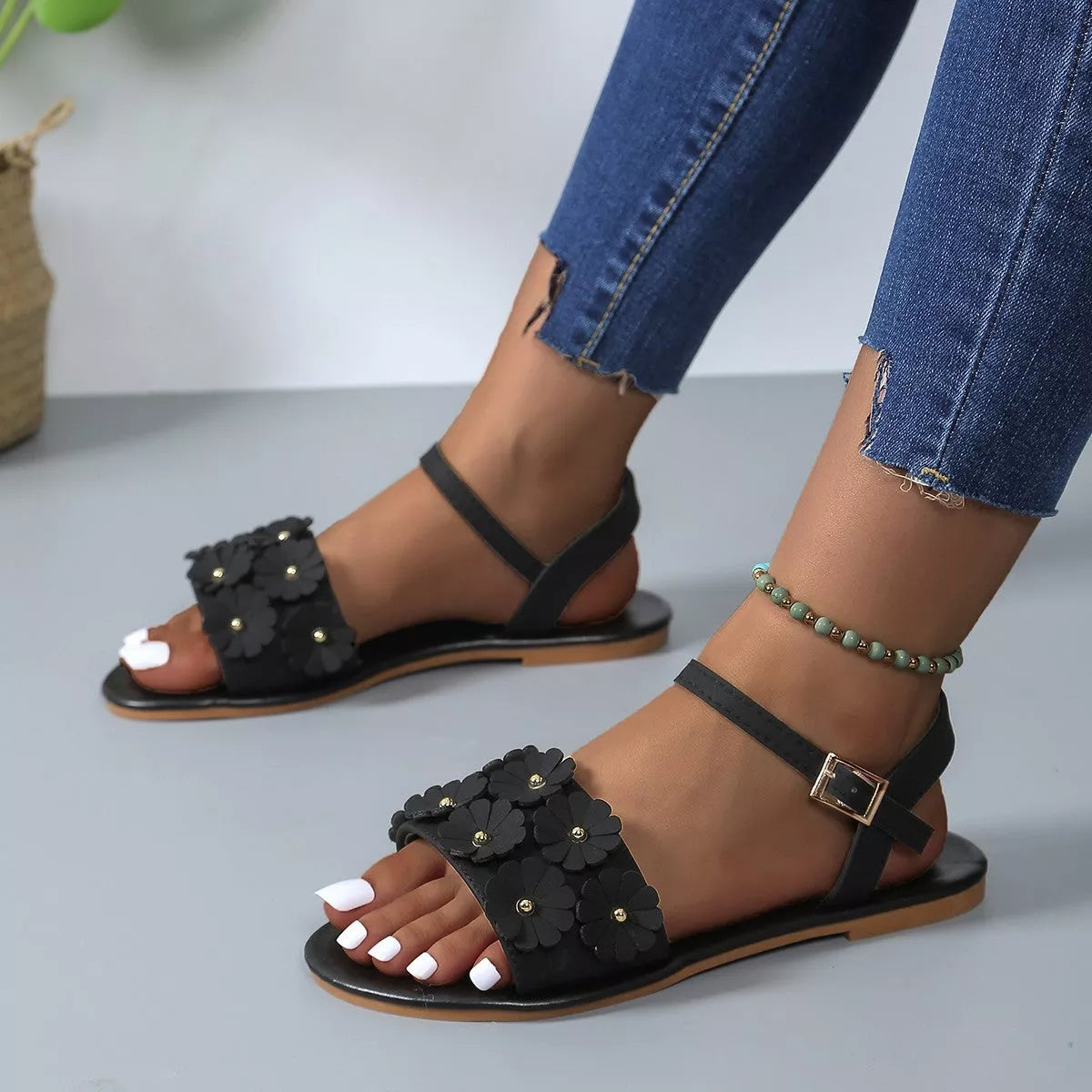 Women's retro floral sandals with buckle closure and round toe design