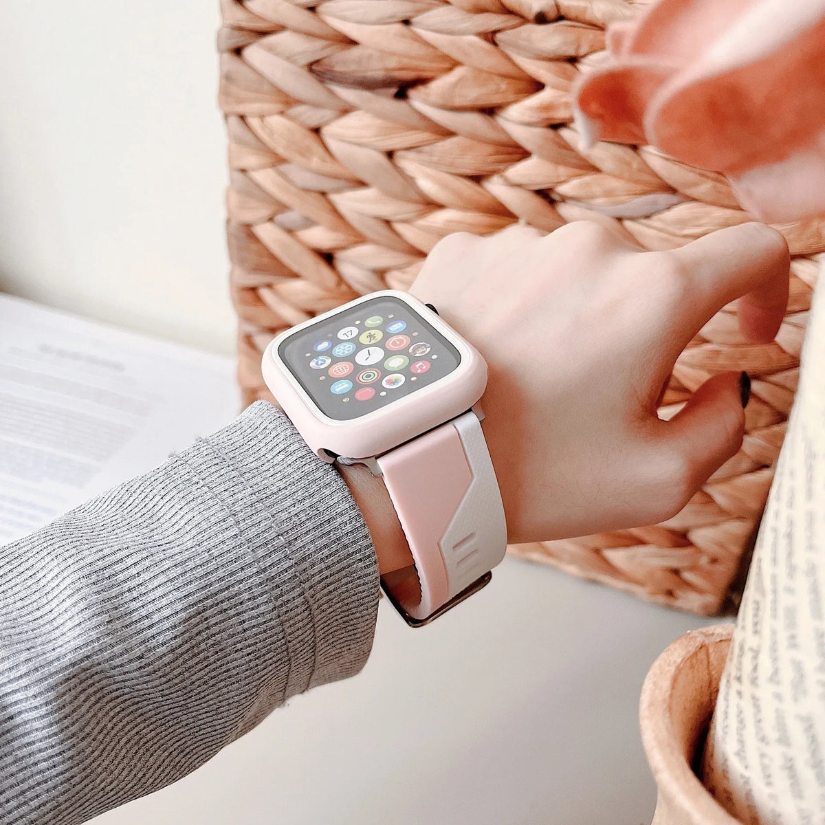 Silicone Apple Watch strap and protective case in two-colour design, sizes 38mm to 45mm
