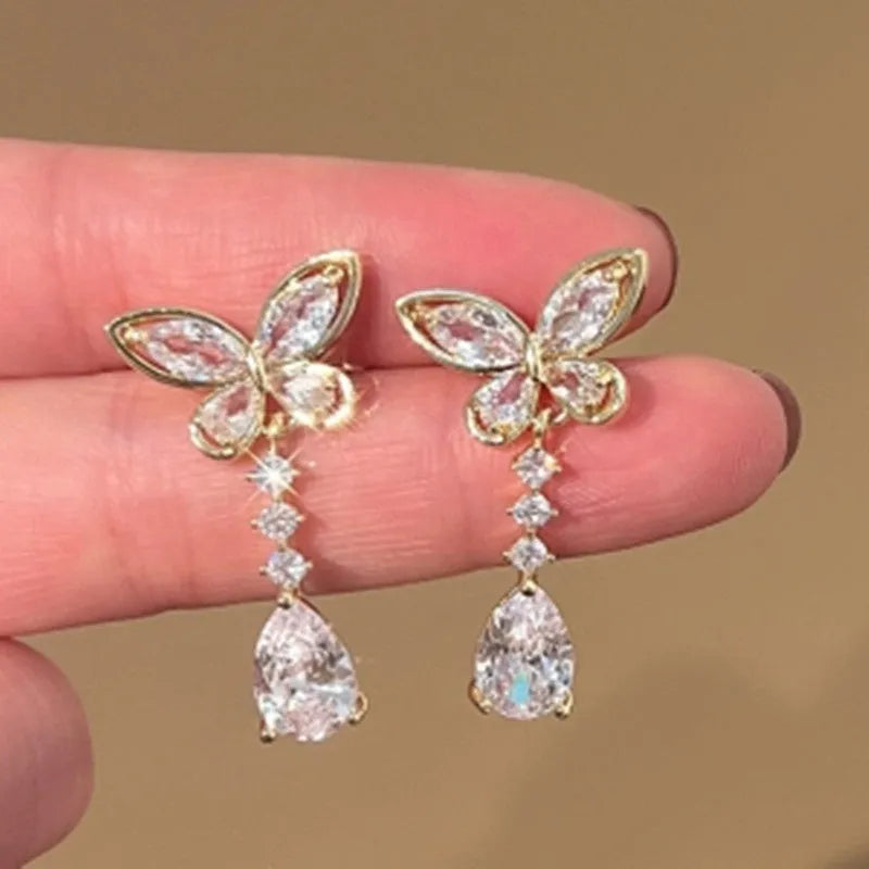 Bow stud earrings with platinum electroplated finish on zinc alloy