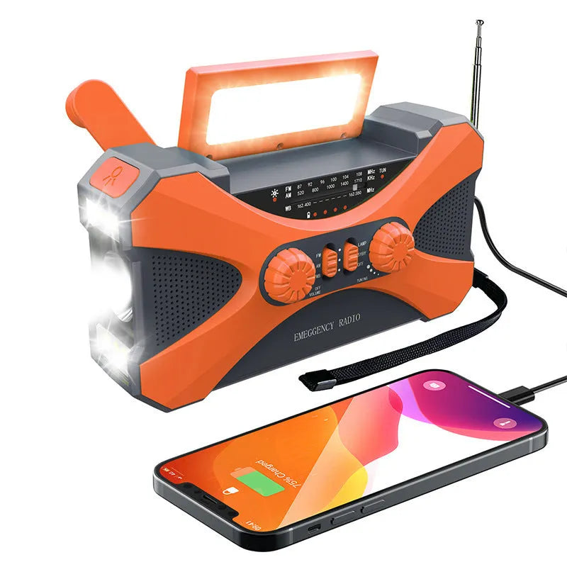 3-in-1 portable emergency radio in green or orange, 8cm x 9.5cm x 6.5cm, with hand crank, solar charging and 10000mAh power bank.
