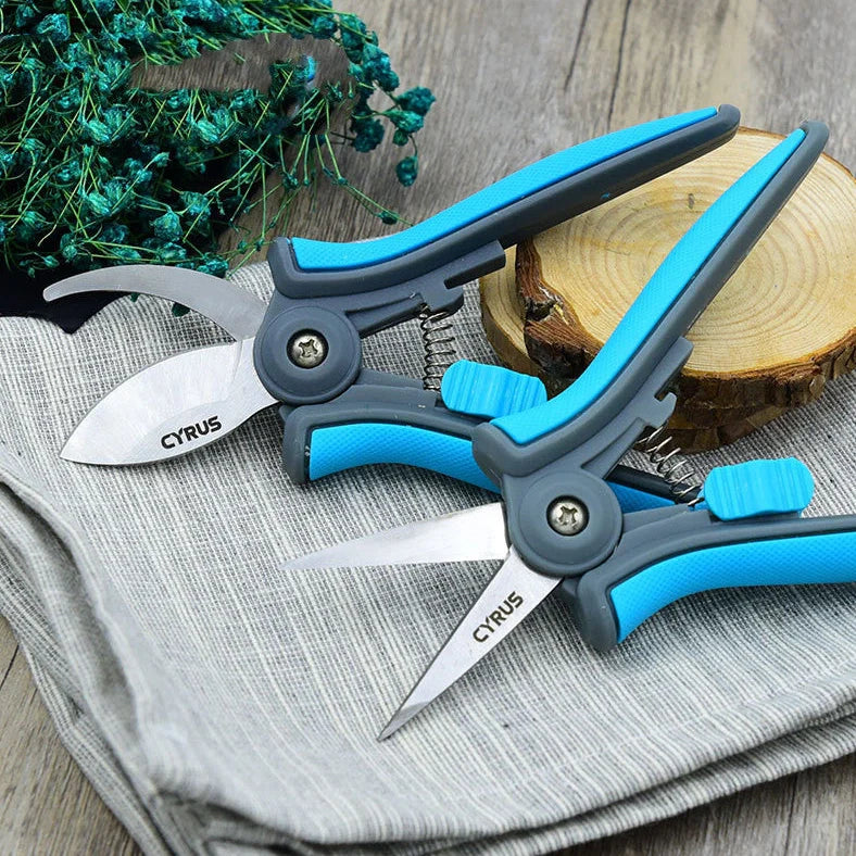 Bonsai pruning shears with 18cm stainless steel blades showing scimitar and straight knife designs