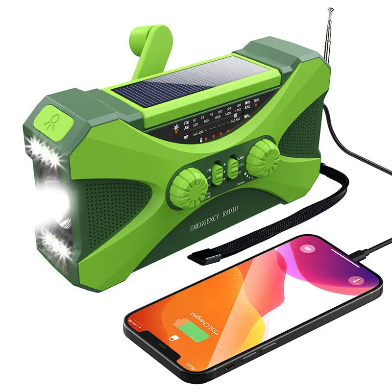 3-in-1 portable emergency radio in green or orange, 8cm x 9.5cm x 6.5cm, with hand crank, solar charging and 10000mAh power bank.