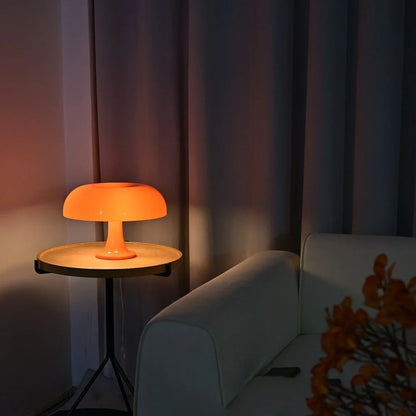 Mushroom-shaped acrylic table lamp in orange or white with three-colour dimming and USB plug for bedroom use