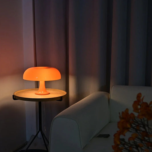 Mushroom-shaped acrylic table lamp in orange or white with three-colour dimming and USB plug for bedroom use