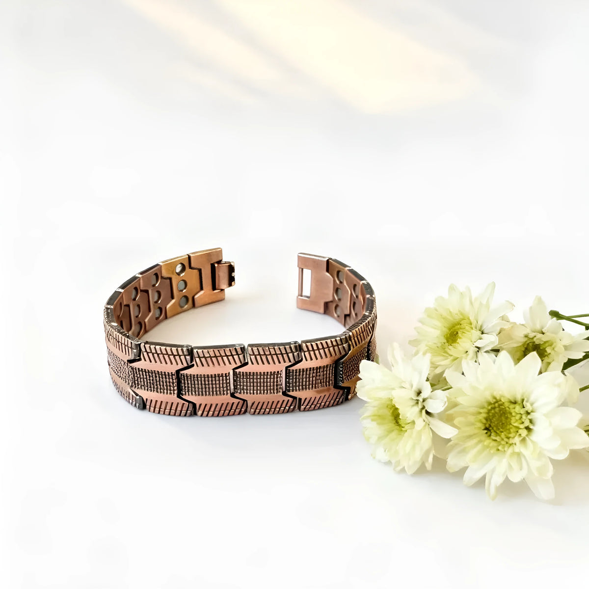 Retro bronze three-row zinc alloy bracelet with geometric links and regulator, unisex electroplated jewellery