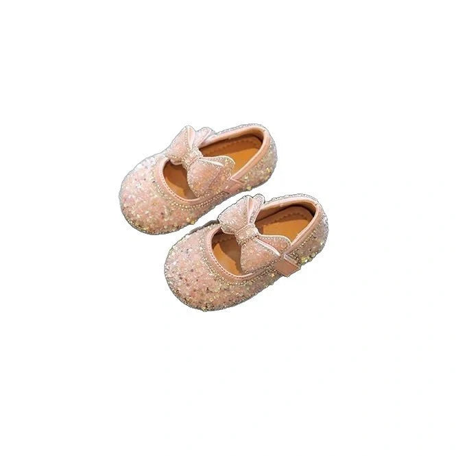 Leather girls' walking shoes with Velcro straps in milky white colour for toddlers