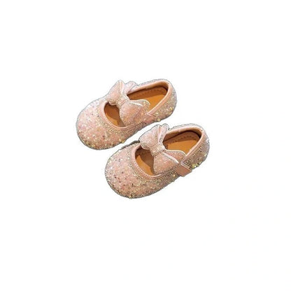 Leather girls' walking shoes with Velcro straps in milky white colour for toddlers