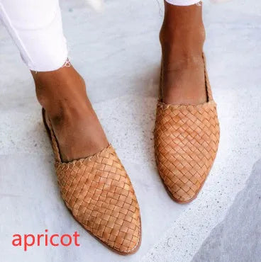 Baotou flat sandals with buckle closure in pointed toe design, available in multiple colours and sizes