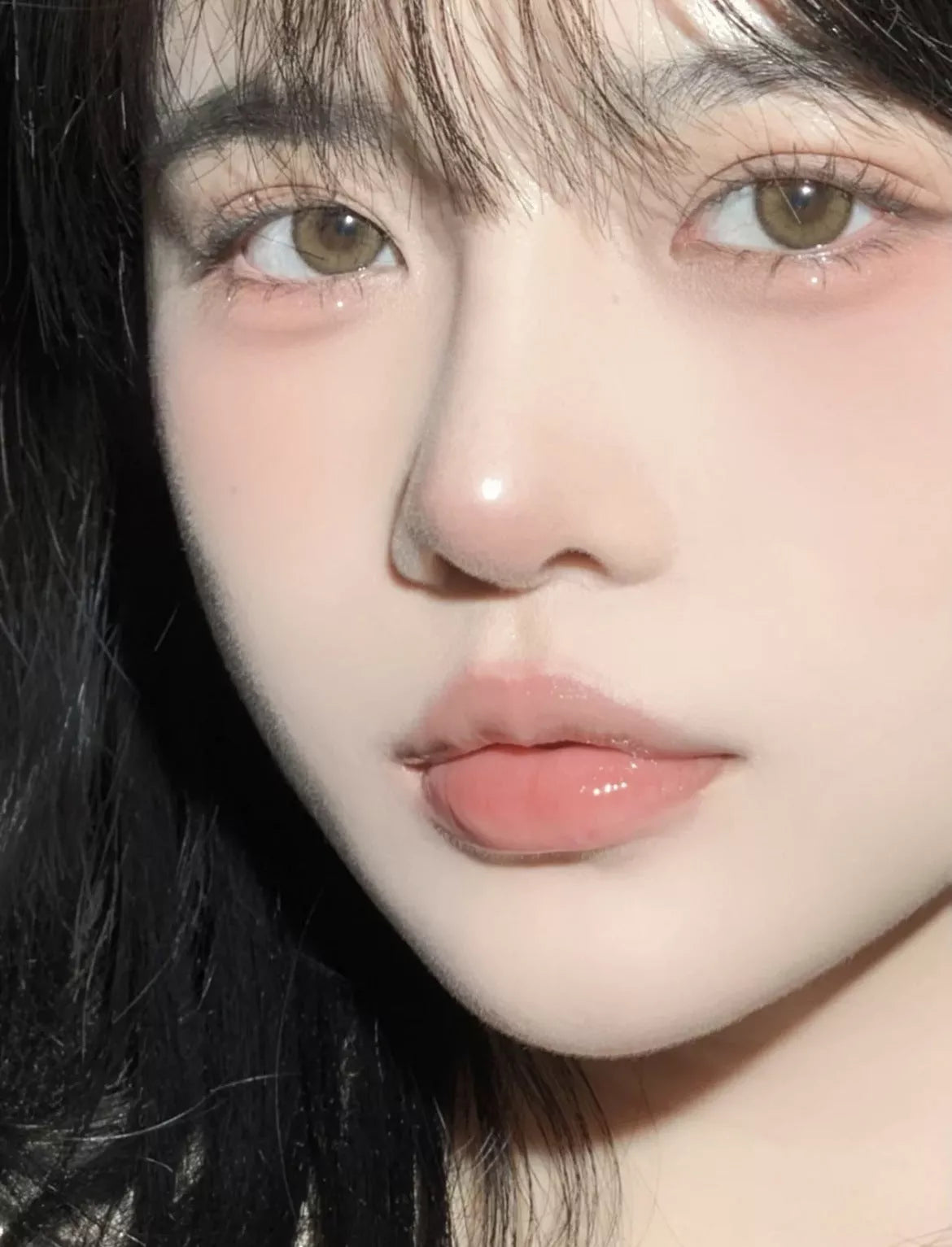 Moisturizing Honey Lip Gloss Base in transparent finish for natural hydration and shine