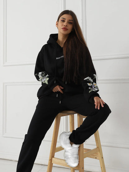 Women's Floral Sweatshirt in Soft, Comfortable Fabric with Relaxed Long Sleeve Design