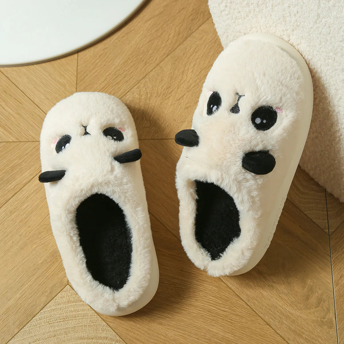 Panda cotton print toe ring slippers with a soft bottom and non-slip PVC sole.