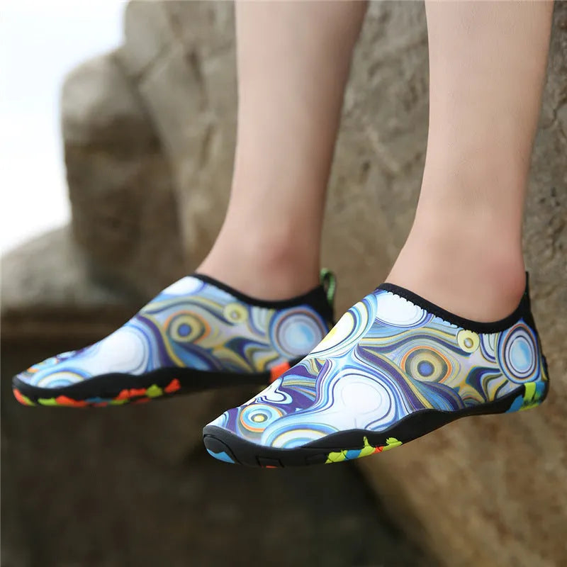 Beach wading shoes in blue with Lycra elastic fabric upper and EVA midsole, sizes 35-46