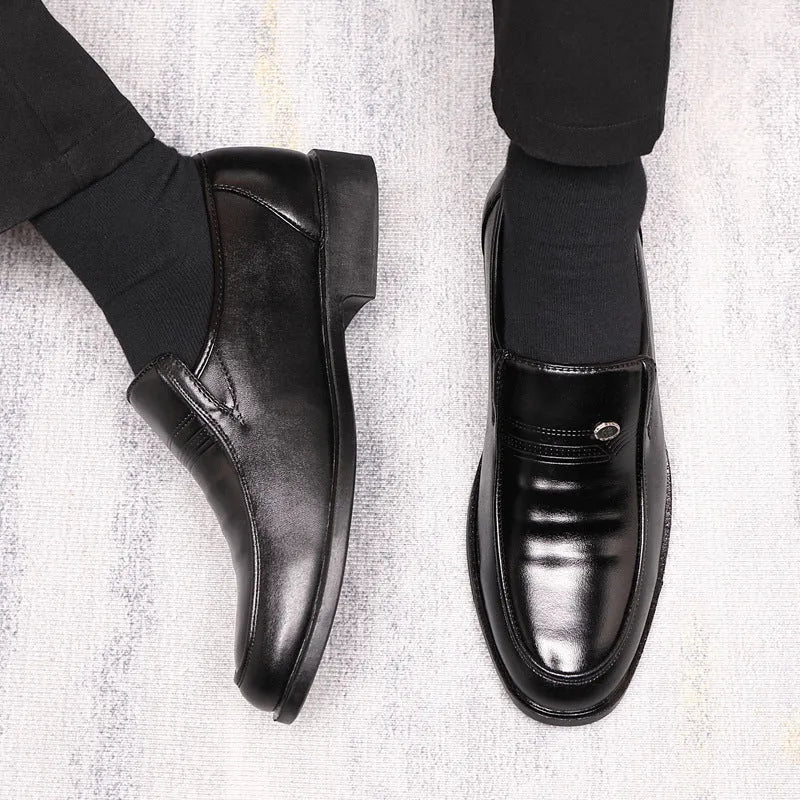 Men's black plus size casual leather shoes with sewing thread detail and rubber sole
