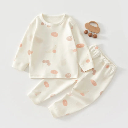 Baby wearing long-sleeved cotton pajamas with cartoon pattern, available in heights 66-120cm
