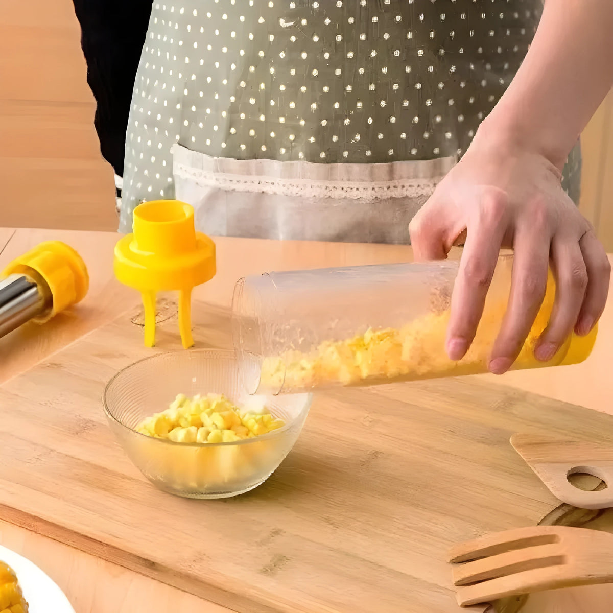Yellow cylindrical corn stripper tool with 27cm height for manual kernel removal