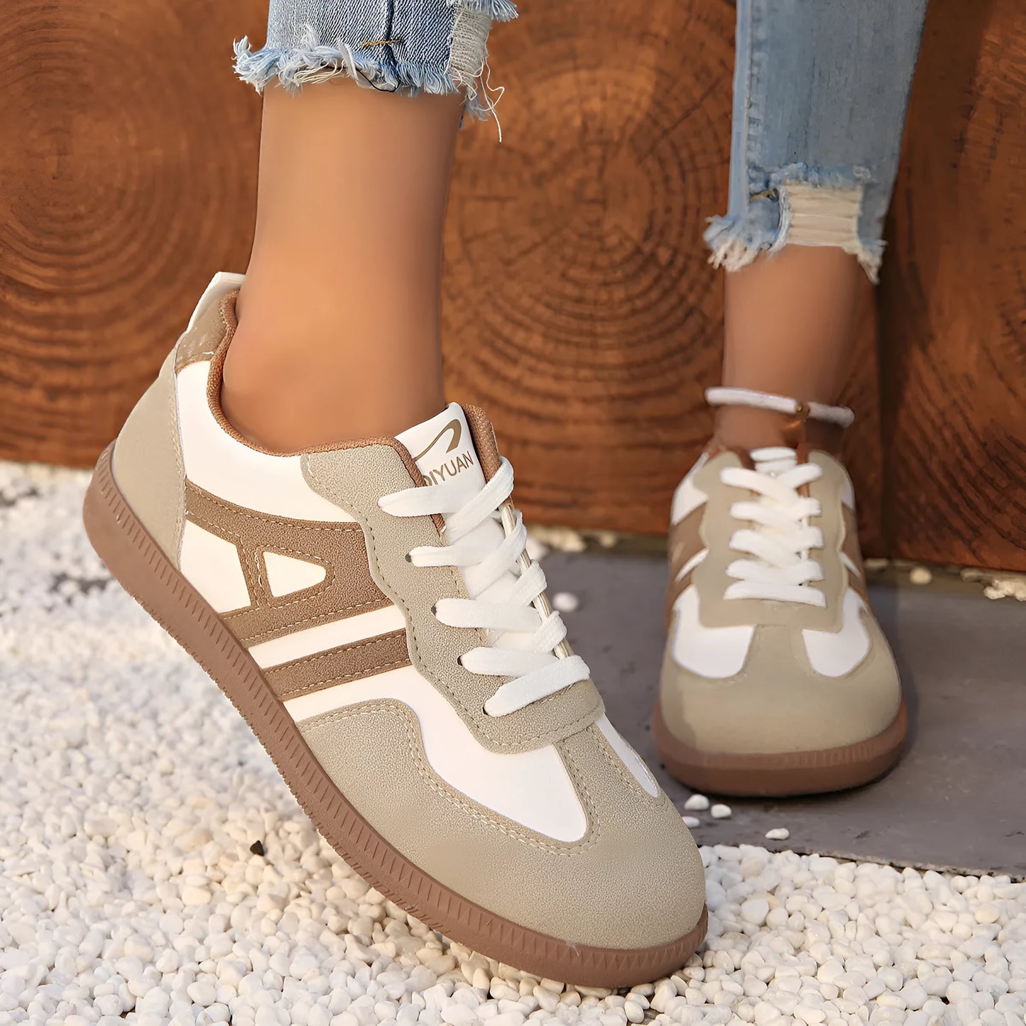 Women's retro lace-up jogging shoes in black, grey, or khaki with a platform sole.