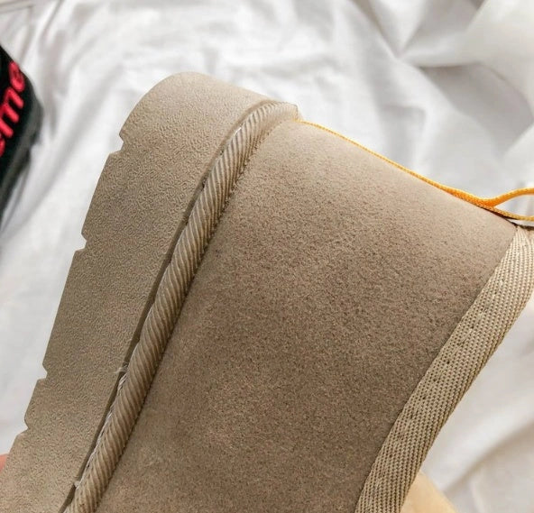Women's Korean-style winter boots in black and beige with non-slip rubber soles