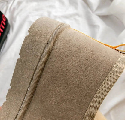 Women's Korean-style winter boots in black and beige with non-slip rubber soles