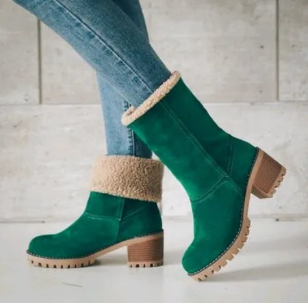 Mid-tube thick heel suede snow boots in black with beef tendon sole and waterproof platform.