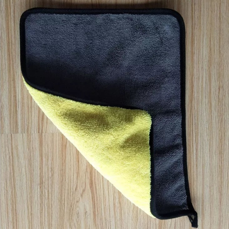 Two-color double-sided car wash towel for scratch-free cleaning, available in multiple sizes