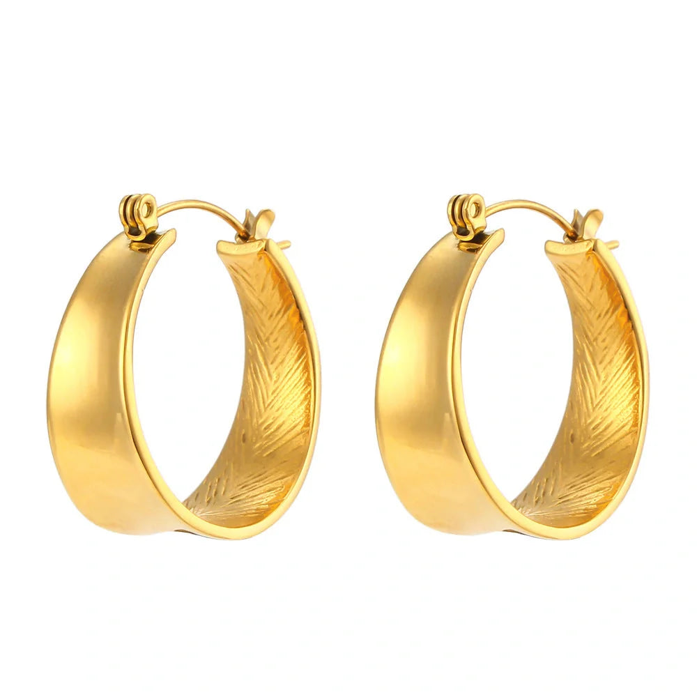 Geometric gradient gold earrings with ellipse design, perfect for women seeking modern elegance